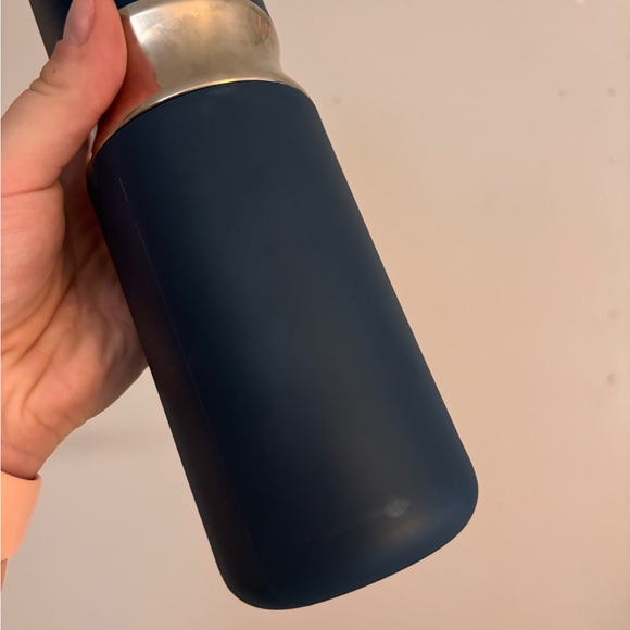 Hydro flask Water bottle - Picture 3 of 3